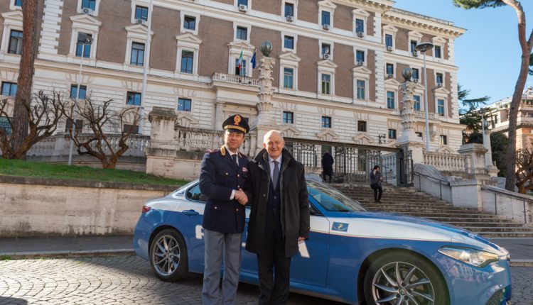 Trasporto organi, la Polizia firma intesa per usare le Lamborghini | Emergency Live
