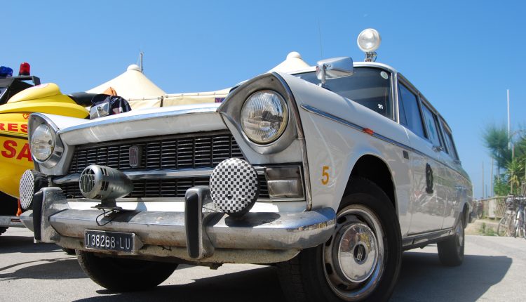 Un tuffo nella storia: sulle tracce dell'ambulanza Fiat 1800, 2100 e 2300 | Emergency Live 37