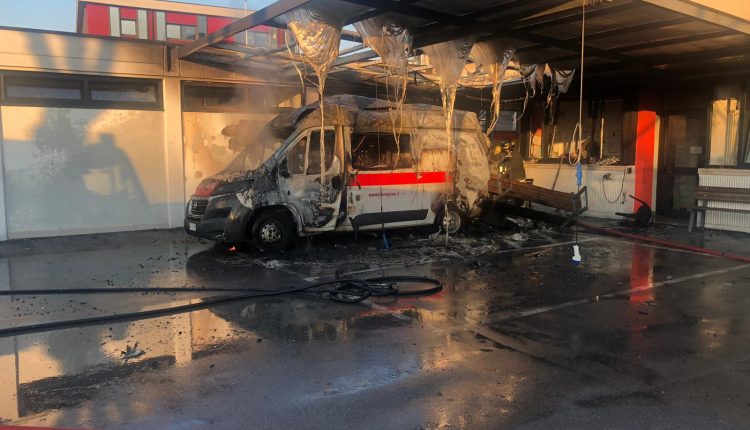 Ambulanze a fuoco, a Padova un terzo caso. Cosa fare per la sicurezza? | Emergency Live 1