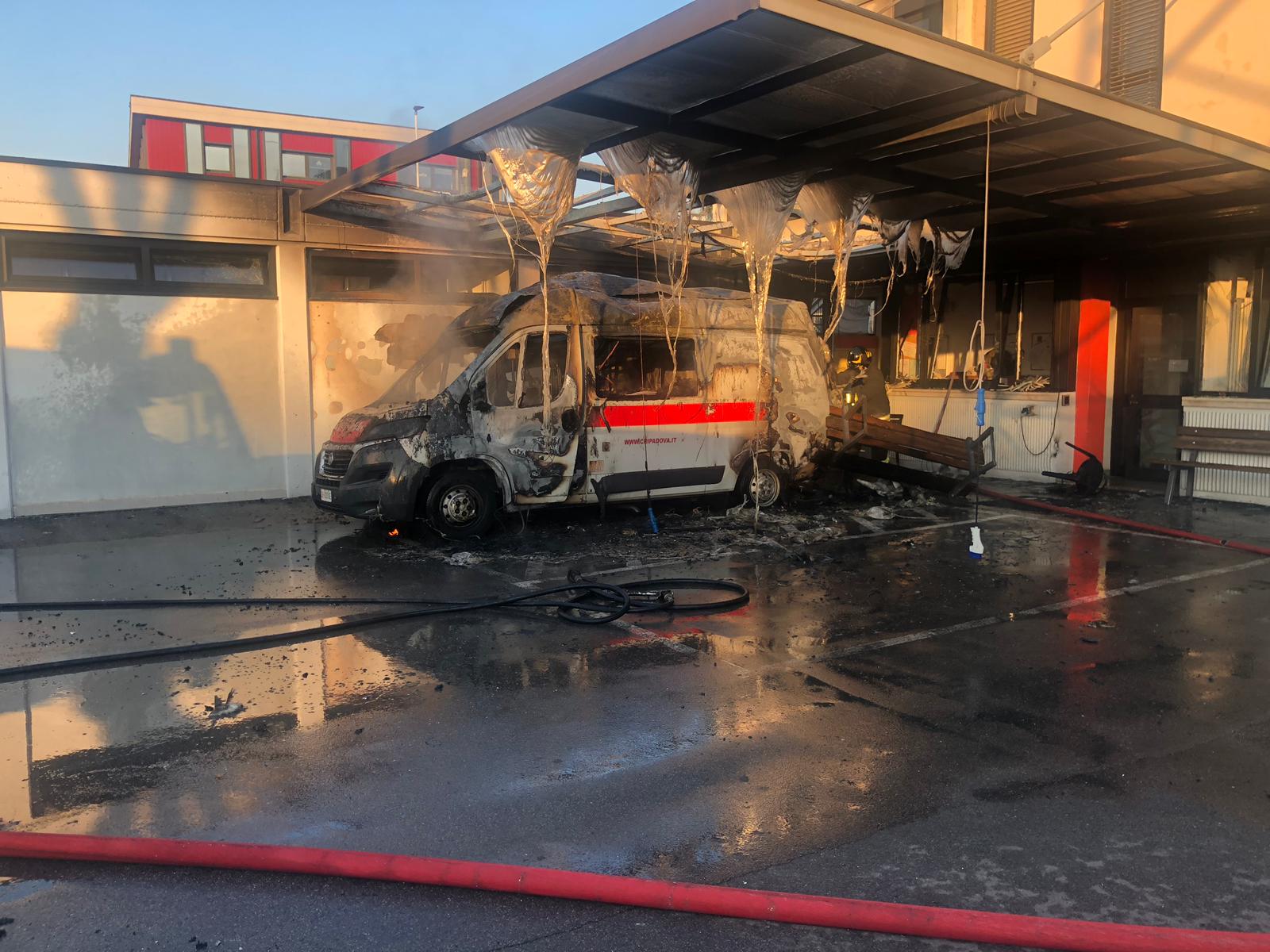 Ambulanze a fuoco, a Padova un terzo caso. Cosa fare per la sicurezza? | Emergency Live 1