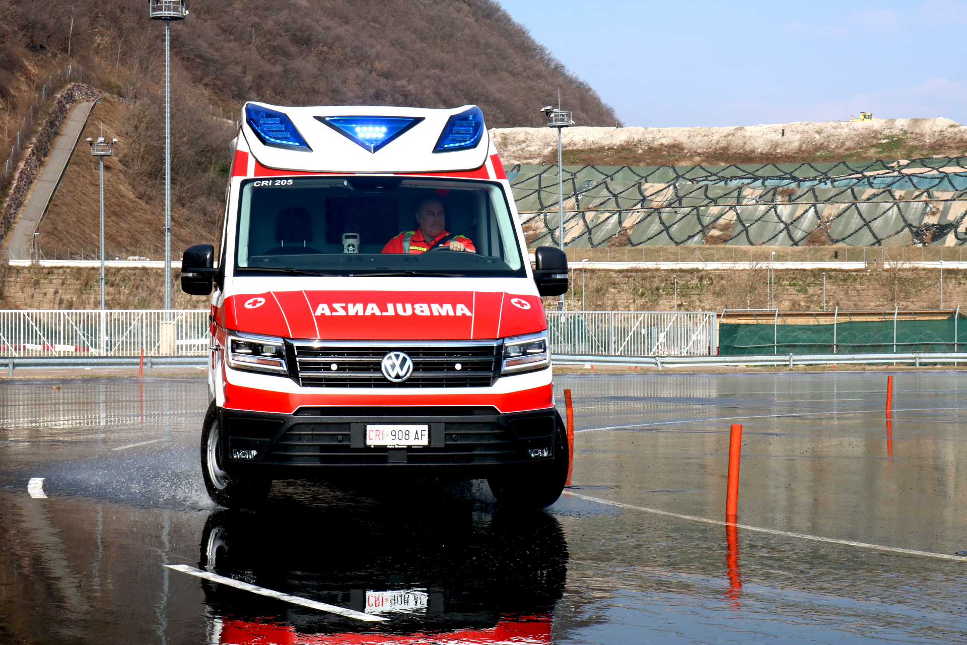 Guida sicura: come si fa una frenata d’emergenza in ambulanza? | Emergency Live 4