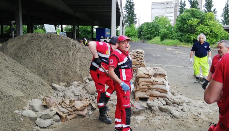 Volontari delle Misericordie toscane in Emilia per l’allerta rossa sui fiumi | Emergency Live 13