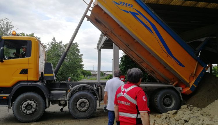 Volontari delle Misericordie toscane in Emilia per l’allerta rossa sui fiumi | Emergency Live 14
