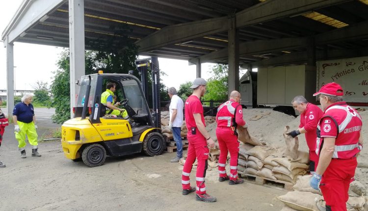 Volontari delle Misericordie toscane in Emilia per l’allerta rossa sui fiumi | Emergency Live 15