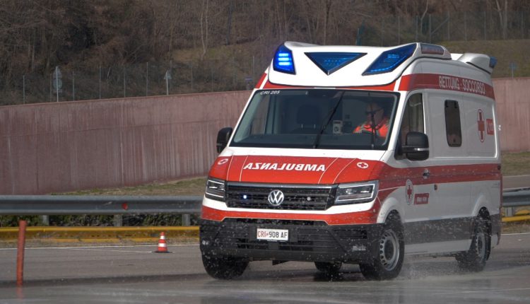 Guida Sicura: l'ambulanza quando piove ، الحصول على قشور نباتية | طوارئ لايف 5