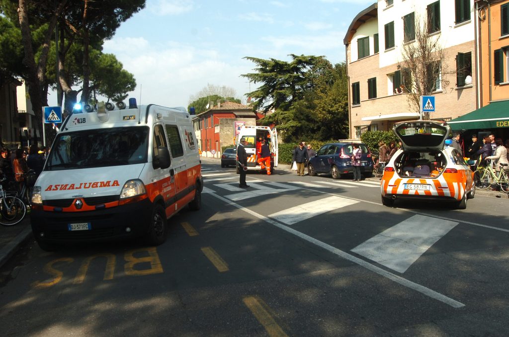 Kommen Sie und tauchen Sie parcheggiare l'ambulanza durante un servizio? | Notfall Live 8