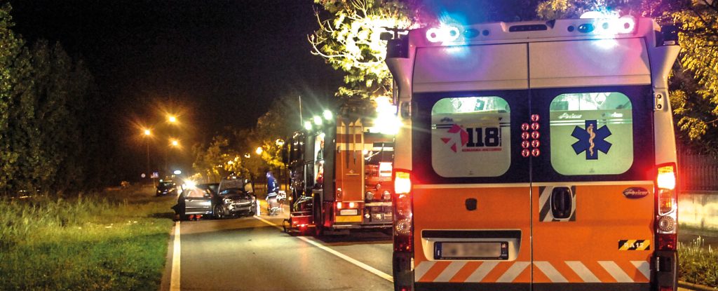 Kommen Sie und tauchen Sie parcheggiare l'ambulanza durante un servizio? | Notfall Live 4