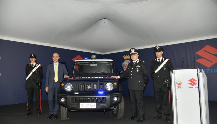 Suzuki Jimny, il 4x4 süper uyumlu giriş nell'Arma dei Carabinieri | Acil Durum Canlı 4