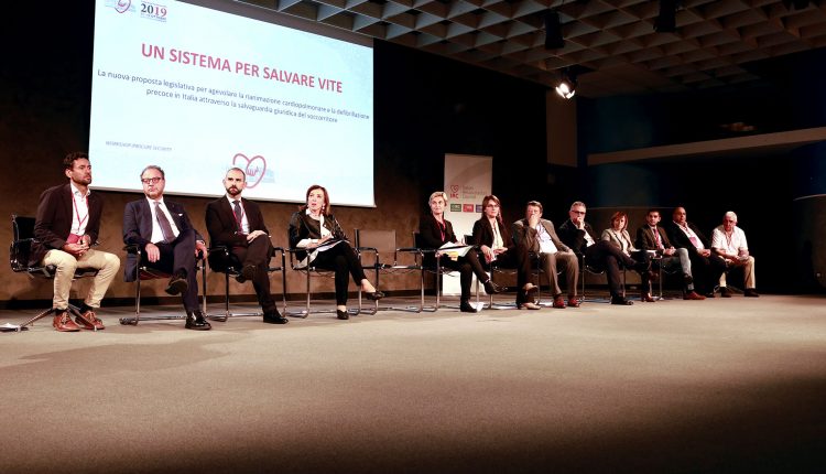 La plenaria dell'IRC 2019 con la tavola rotonda dei maggiori portatori di interesse sul tema della cardioprotezione. Daniela Aschieri, Leonardo Braschi, Giuseppe Ciancamerla, Cristiana Mei, Giorgio Mulè, Rita Nanetti, Massimo Nisi, Fabrizio Pregliasco, Paolo Rosi, Stefano Santangeli, Andrea Scapigliati, Luca Rizzo Nervo, Nicoletta Verì, Sandra Zampa.