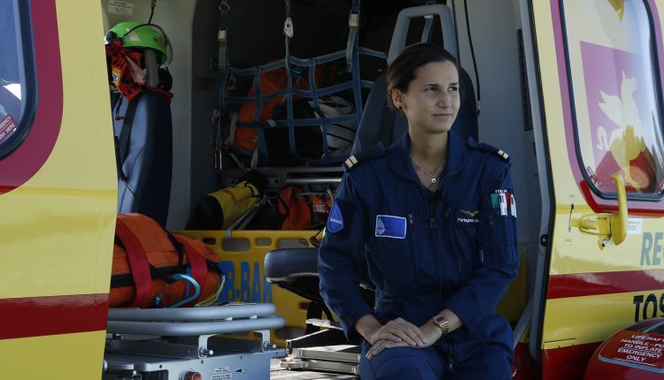 Donne pilota di elisoccorso, la storia di Anna e quella differenza fra un sogno e un obiettivo | Emergency Live