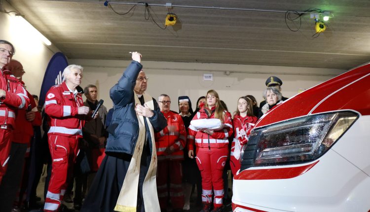 Emilia-Romagna bölgesindeki Una nuova ambulanza per i servizi ECMO | Acil Durum Canlı 3