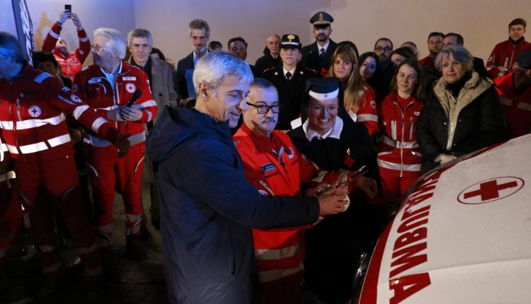 Emilia-Romagna bölgesindeki Una nuova ambulanza per i servizi ECMO | Acil Durum Canlı 10