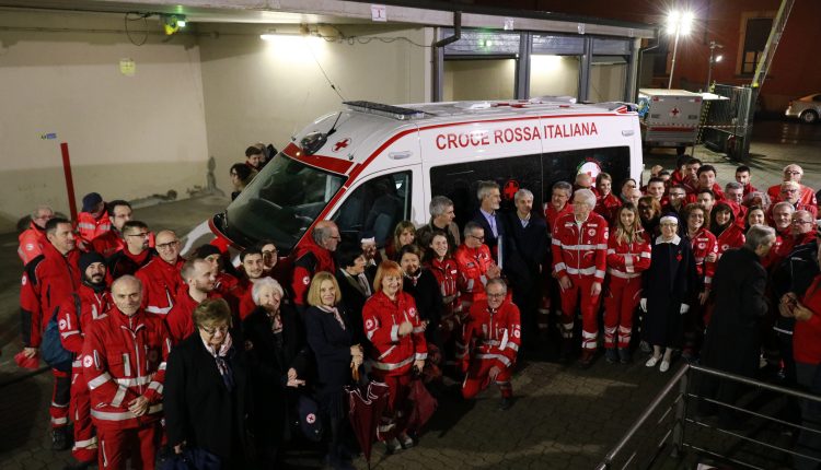 Emilia-Romagna bölgesindeki Una nuova ambulanza per i servizi ECMO | Acil Durum Canlı 11