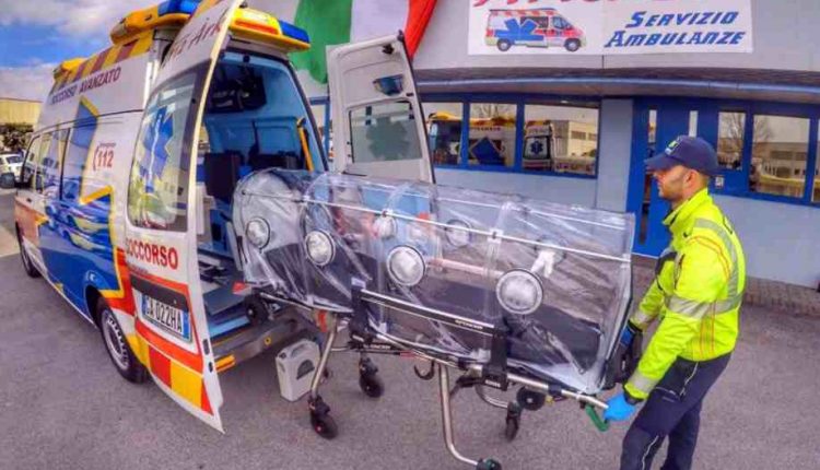 Covid-19, storia di un Paese che ha saputo reagire grazie a lavoratori che non vogliono essere chiamati eroi | Emergency Live 1