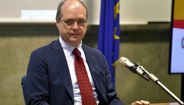 Vaccino COVID-19, il Dg dell’Agenzia del Farmaco Magrini: “Tempo ragionevole è primavera-estate 2021” | Emergency Live