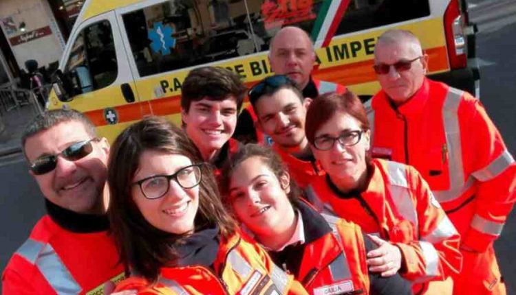 Imperia, nuova violenza per i soccorritori: tre ragazzi vandalizzano ambulanza e pestano un milite di 20 anni | Emergency Live