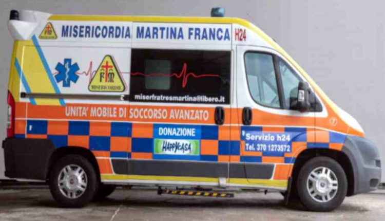 Lotta al coronavirus, don’t worry be Happy Casa: donata ambulanza alla Misericordia di Martina Franca | Emergency Live