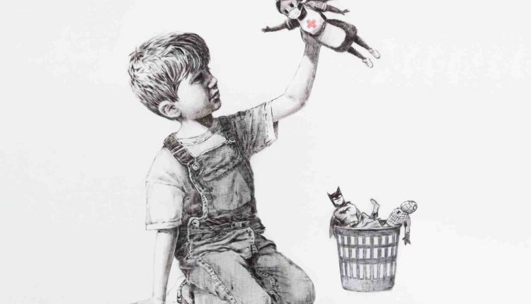 Lotta al Covid–19, Banksy colpisce ancora: medici ed infermieri sono super eroi, donata opera ad ospedale | Emergency Live