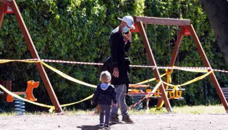 COVID-19, i pediatri italiani: “vaccino antinfluenzale a tutti i bambini e tamponi per un ritorno in classe” | Emergency Live