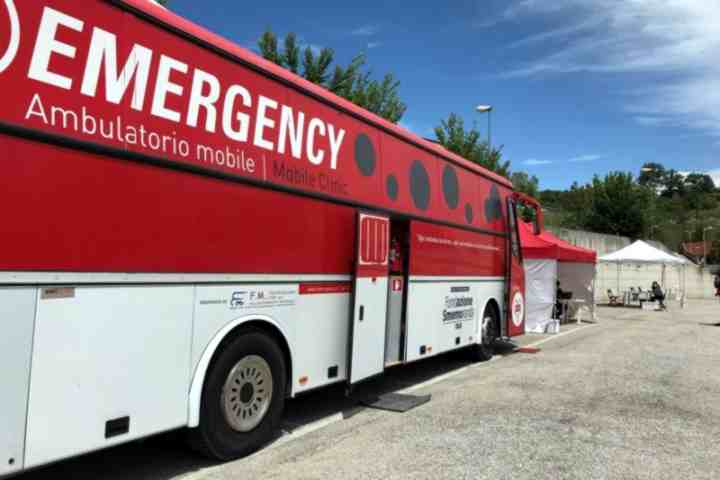 Covid-19, Emergency attiva nelle Marche un polibus per il supporto psicologico di operatori, guariti e familiari | Emergency Live