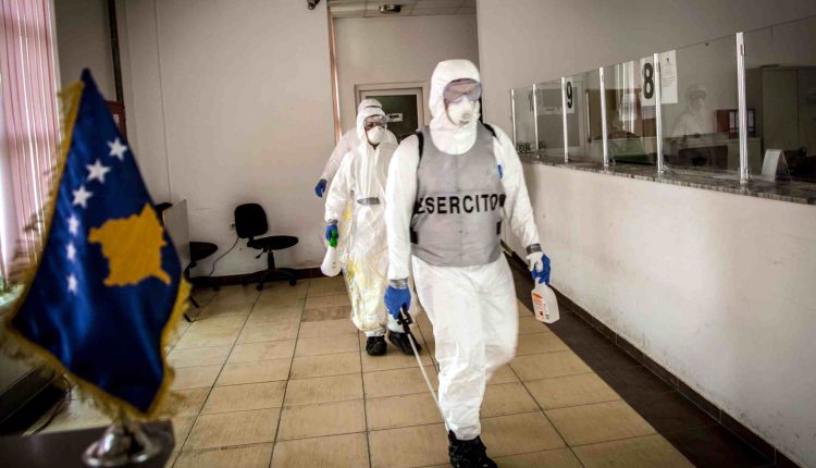 COVID-19 in Kosovo: Agenzia per Cooperazione allo Sviluppo dona DPI, Esercito sanifica 50 strutture pubbliche | Emergency Live