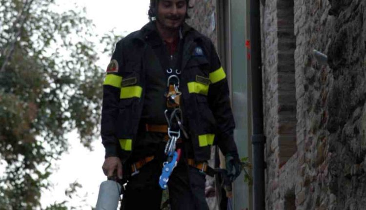 Vigili del Fuoco in lutto, il COVID-19 ci ha strappato anche Lorenzo Facibeni: aveva solo 52 anni | Emergency Live 13