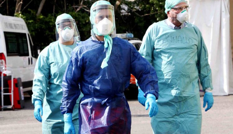 Sanità, Istat: “Over 60 quasi quattro medici su dieci” | Emergency Live 2