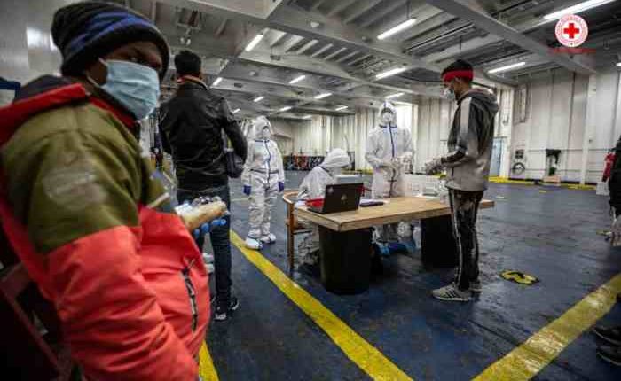 Giornata Mondiale del Rifugiato: indagine Croce Rossa dimostra impatto drammatico del Covid-19 | Emergency Live