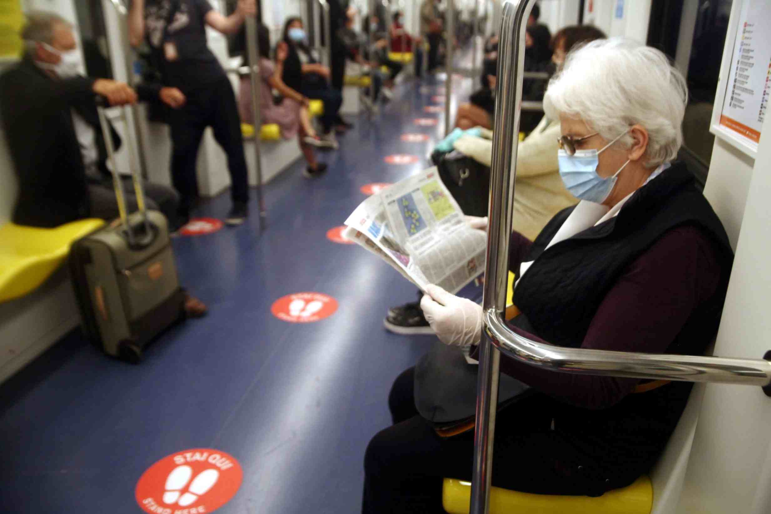 Coronavirus, 379 nuovi contagiati: 252 sono in Lombardia. I morti sono 53 | Emergency Live