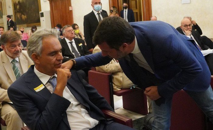 COVID-19, convegno di negazionisti: Bocelli sputa in faccia a soccorritori, medici ed infermieri...e morti | Emergency Live