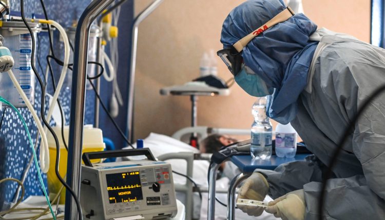 Coronavirus, torna la paura: 24 positivi a COVID-19 in una casa di cura a Roma | Emergency Live