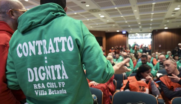 ‘Eroi’ senza contratto: lavoratori della sanità privata in sciopero il 16 settembre. Ultimo rinnovo 14 anni fa | Emergency Live