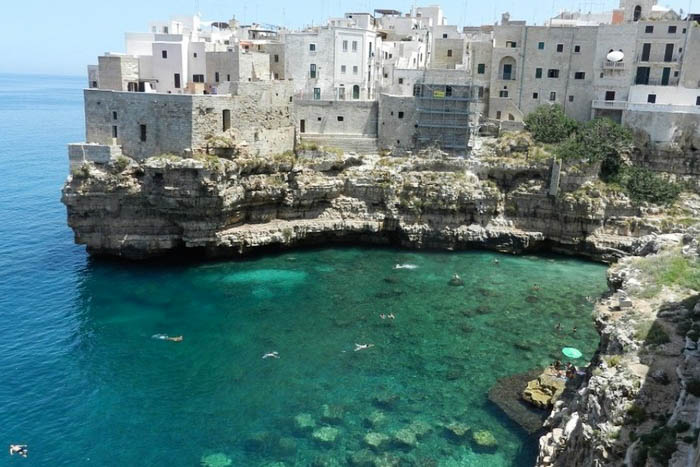 Polignano, l’importanza di conoscere le manovre di primo soccorso: due allievi incursori della Marina salvano ragazzo | Emergency Live