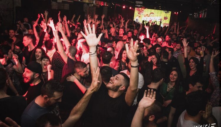 COVID-19, al Cocos in 800 senza mascherina: sospesa una discoteca di Custonaci, nel Trapanese | Emergency Live