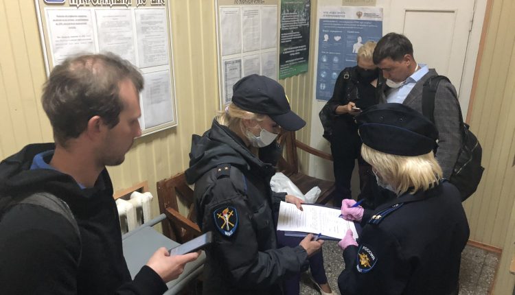 Medici russi bloccano il trasferimento di Navalnyj in Germania. Nessuna traccia di veleno. | Emergency Live