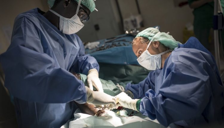 Missioni umanitarie, intervista ad un’anestesista della Croce Rossa internazionale | Emergency Live