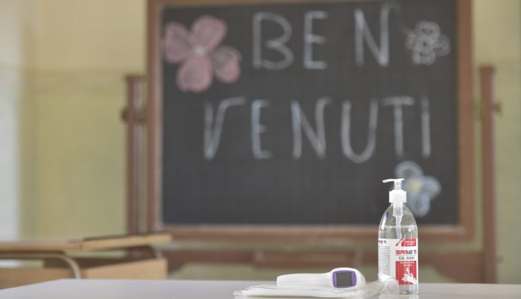 COVID-19, ad Ascoli Piceno il Comune compra i termoscanner per le scuole: “avrebbe dovuto farlo il governo…” | Emergency Live
