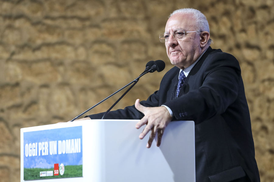 Coronavirus in Campania, De Luca al governo: “Maggiori controlli e stop spostamenti tra regioni per gli insegnanti” | Emergency Live