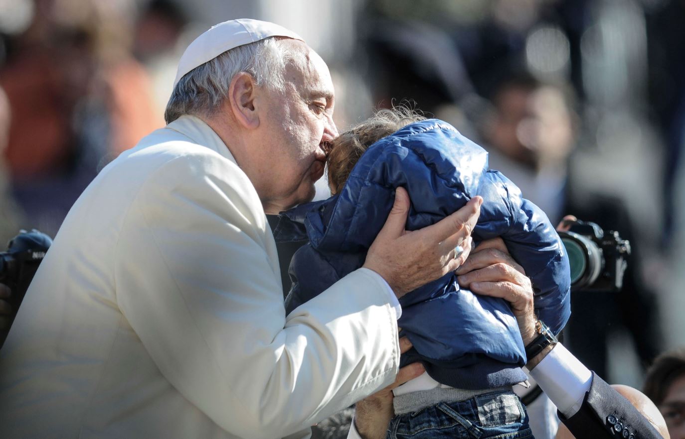 Coronavirus, Papa Francesco: “Impariamo che nessuno si salva da solo” | Emergency Live