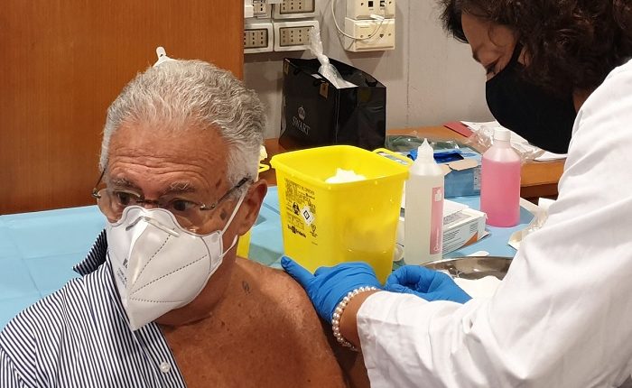 Covid-19, Università Cattolica: quasi 1 italiano su 2 ha dubbi su vaccino COVID-19, teorie complottiste minano fiducia | Emergency Live 1