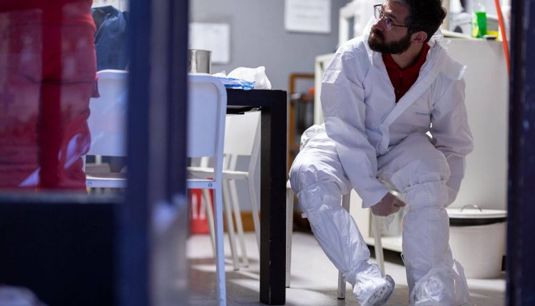 Coronavirus, i medici Anaao-Assomed: “Il sistema sta collassando, la Campania non era pronta per seconda ondata” | Emergency Live