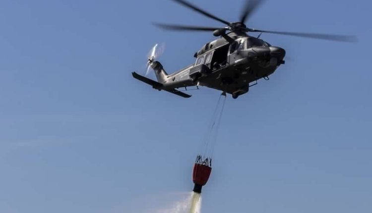 Incendi boschivi in Sicilia nel 2020, l'Aeronautica traccia un bilancio: 466 sganci per 350mila litri di acqua | Emergency Live 8