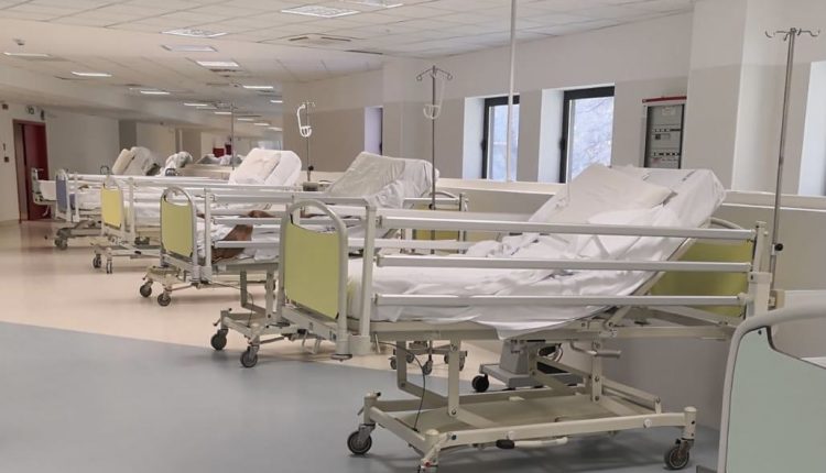 Coronavirus, il ministro Boccia: “In Italia attivi 10.300 posti di terapia intensiva” | Emergency Live