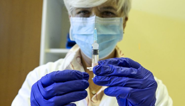 Vaccini e anziani, Italian Health Policy Brief: “In Italia manca la cultura della prevenzione” | Emergency Live