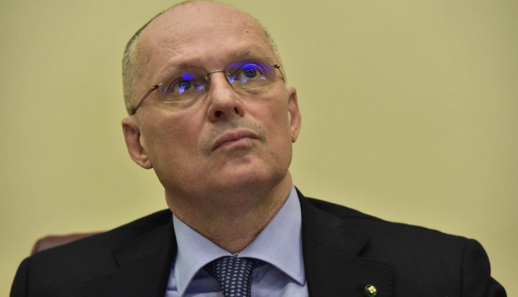Coronavirus, Walter Ricciardi: “Subito lockdown mirati a Milano e Napoli” | Emergency Live