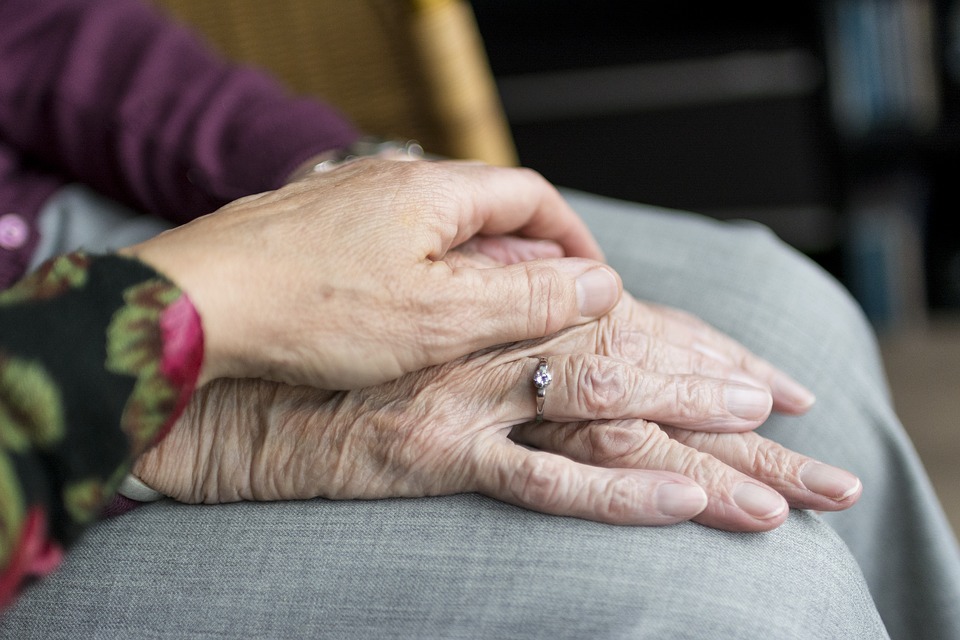 Coronavirus, focolaio in una casa di riposo a Portici, tra i 58 positivi anche un’anziana di 102 anni | Emergency Live