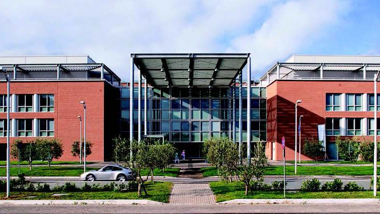 Covid-19, Ciccozzi (Campus Bio-medico): “Vinceremo la battaglia, ma ora è saltato il tracciamento” | Emergency Live