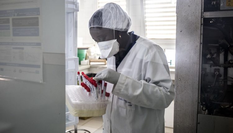 COVID-19 nel Lazio, assessore alla Sanità lancia l’allarme. Giornata di vaccinazione antinfluenzale per medici di Roma