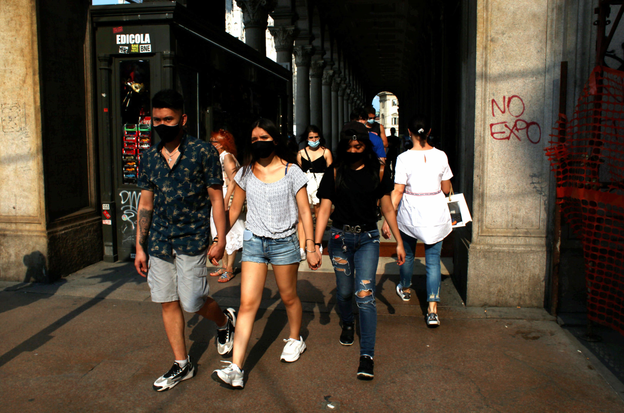 Coronavirus, 2.257 nuovi contagi su 60.241 tamponi. Palazzo Chigi: “No a chiusura dei locali e coprifuoco” | Emergency Live
