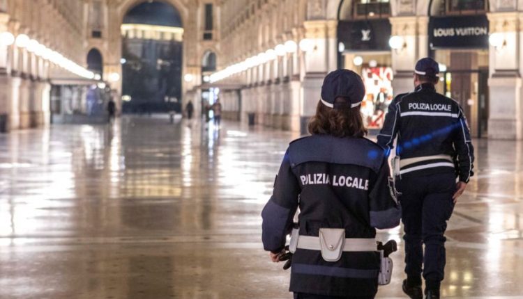 Covid, Miozzo (Comitato Tecnico Scientifico): “Lockdown ipotesi realistica” | Emergency Live